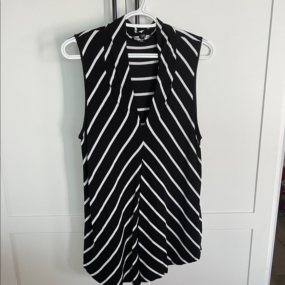 Cable & Gauge Black and White Chevron Blouse